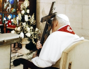 Peregrynacja Krzyża Wielkopiątkowego Świętego Jana Pawła II w Parafii Zwiastowania NMP Ojców Franciszkanów